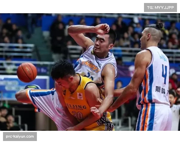 闫鹏飞承担更多内线重任，上海轮换应对伤病潮